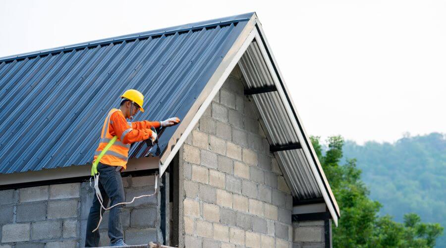 Professional metal roof installation in Saginaw, MI